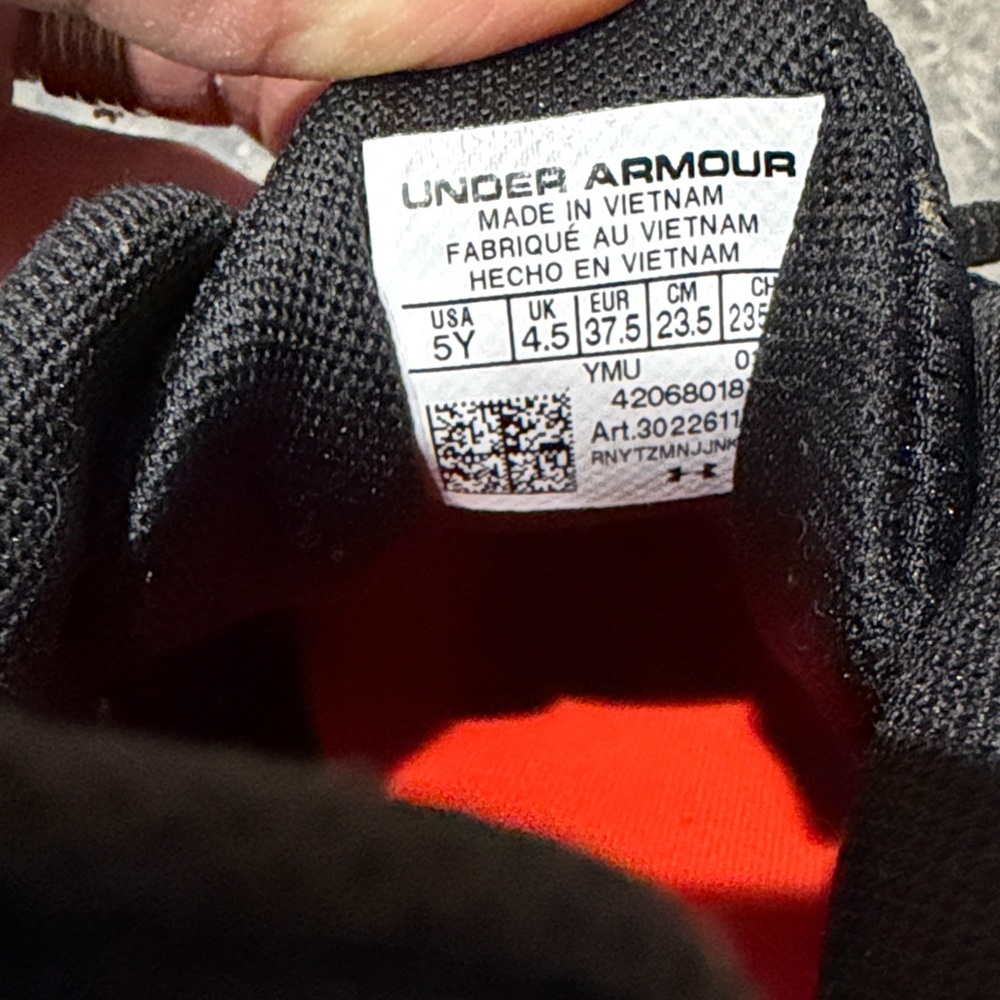 Like new!! Under Armour Kids Black and Red Athletic Shoes - Picture 2 of 6